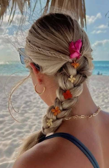 cabelo de verão praia - trança com adereços